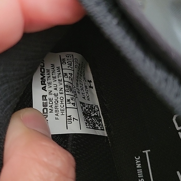 NWOT UNDER ARMOUR Magnetico Elite 3 FG Soccer Cleats Black Women. Size 7 - Picture 16 of 16